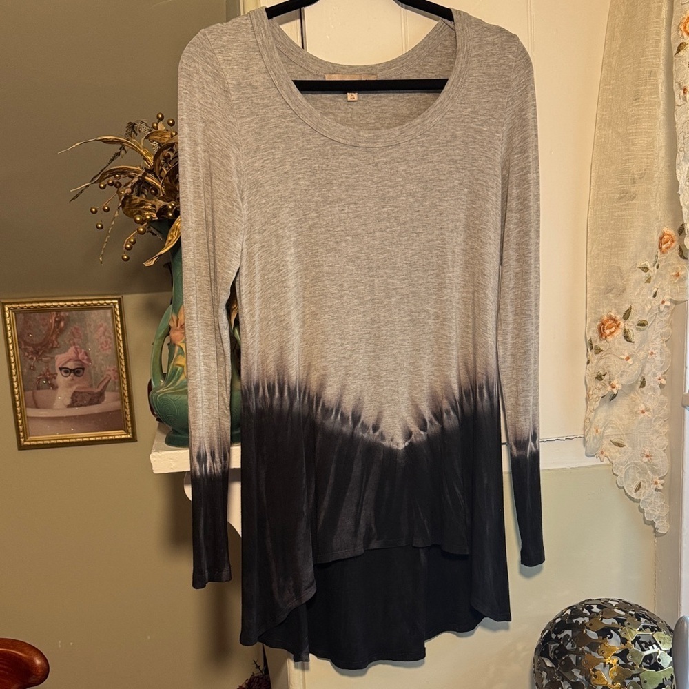 EUC Red23 High/Low TieDye Ombre Long Sleeve Tee Shirt Tunic